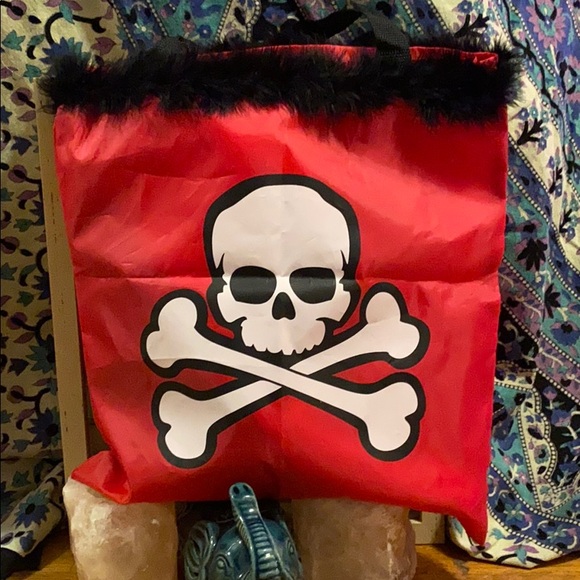 Skull and Crossbones💗 Feathery Tote☠️💗 - Picture 3 of 3